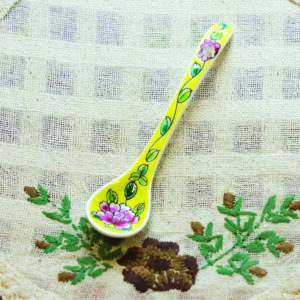 Porcelain Curved Spoons (Yellow)